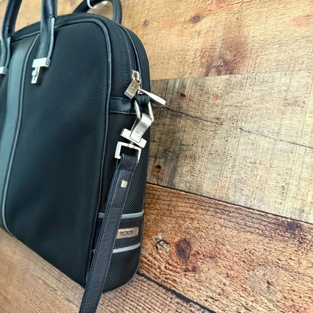 Tumi pre loved